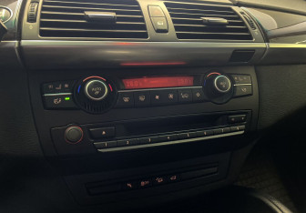 Подержанный автомобиль BMW X6 2013 года (15 фото)