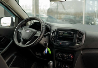 Подержанный автомобиль LADA (ВАЗ) XRAY 2019 года (10 фото)