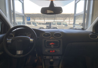 Подержанный автомобиль Ford Focus Sedan 2008 года (10 фото)