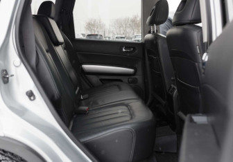 Подержанный автомобиль Nissan X-Trail 2012 года (20 фото)