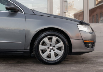 Подержанный автомобиль Volkswagen Passat Sedan 2005 года (9 фото)