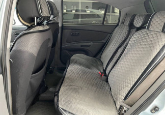 Подержанный автомобиль Kia Rio Hatchback 2007 года (11 фото)