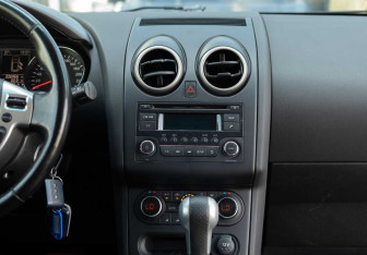Подержанный автомобиль Nissan Qashqai 2011 года (14 фото)