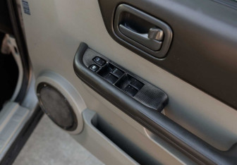 Подержанный автомобиль Nissan X-Trail 2001 года (15 фото)