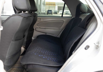 Подержанный автомобиль Toyota Corolla Sedan 2000 года (16 фото)