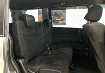 Подержанный автомобиль Honda Stepwgn 2011 года (11 фото)