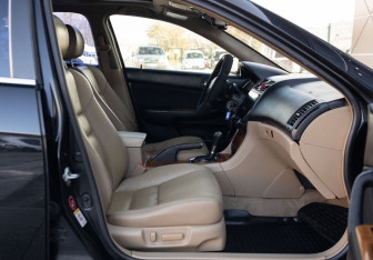 Подержанный автомобиль Honda Accord Sedan 2005 года (20 фото)