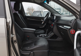 Подержанный автомобиль Kia Sorento 2012 года (20 фото)