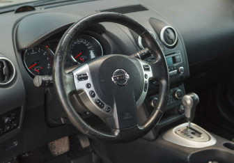 Подержанный автомобиль Nissan Qashqai 2011 года (11 фото)
