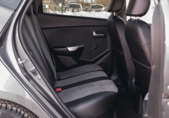 Подержанный автомобиль Kia Rio Hatchback 2013 года (16 фото)