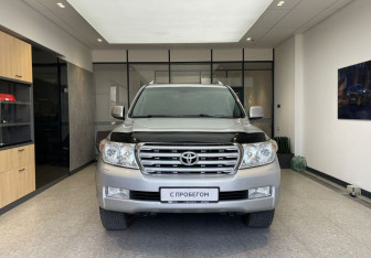 Подержанный автомобиль Toyota Land Cruiser Suv 2011 года (4 фото)