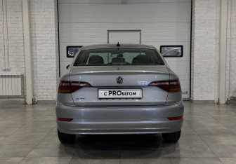 Подержанный автомобиль Volkswagen Jetta Sedan 2020 года (6 фото)