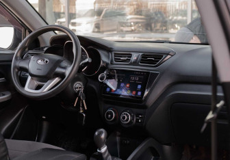 Подержанный автомобиль Kia Rio Hatchback 2013 года (10 фото)
