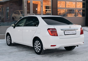 Подержанный автомобиль Toyota Corolla Sedan 2015 года (7 фото)