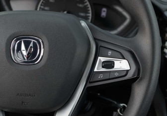 Подержанный автомобиль Changan Alsvin 2023 года (12 фото)