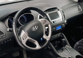 Подержанный автомобиль Hyundai ix35 2012 года (11 фото)