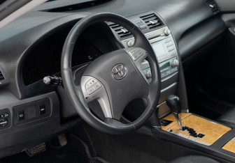 Подержанный автомобиль Toyota Camry Sedan 2007 года (11 фото)