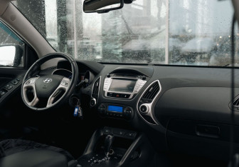 Подержанный автомобиль Hyundai ix35 2012 года (10 фото)