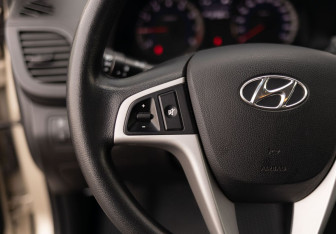 Подержанный автомобиль Hyundai Solaris Sedan 2014 года (12 фото)