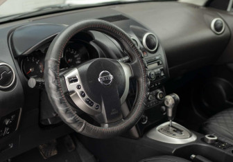 Подержанный автомобиль Nissan Qashqai 2007 года (11 фото)