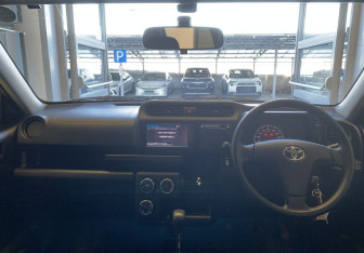 Подержанный автомобиль Toyota Succeed 2015 года (11 фото)