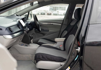 Подержанный автомобиль Honda Insight Hatchback 2009 года (21 фото)