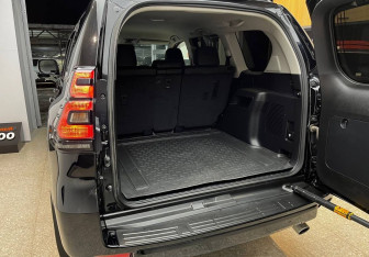 Подержанный автомобиль Toyota Land Cruiser Prado 2022 года (8 фото)