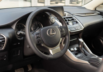 Подержанный автомобиль Lexus NX 2014 года (11 фото)