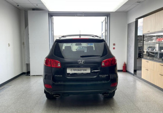 Подержанный автомобиль Hyundai Santa Fe 2008 года (6 фото)
