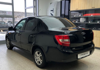 Подержанный автомобиль LADA (ВАЗ) Granta Sedan 2012 года (7 фото)