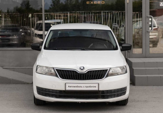 Подержанный автомобиль Skoda Rapid Liftback 2017 года (2 фото)
