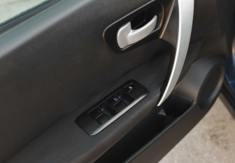 Подержанный автомобиль Nissan Qashqai 2008 года (16 фото)