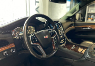 Подержанный автомобиль Cadillac Escalade Suv 2015 года (16 фото)
