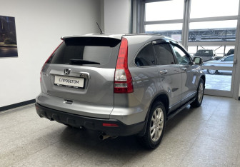 Подержанный автомобиль Honda CR-V 2008 года (7 фото)
