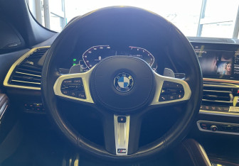 Подержанный автомобиль BMW X6 2021 года (13 фото)
