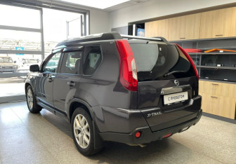 Подержанный автомобиль Nissan X-Trail 2012 года (7 фото)