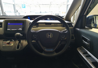Подержанный автомобиль Honda Freed 2019 года (8 фото)