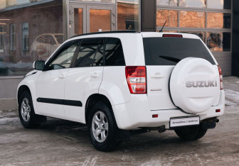 Подержанный автомобиль Suzuki Grand Vitara 2013 года (7 фото)