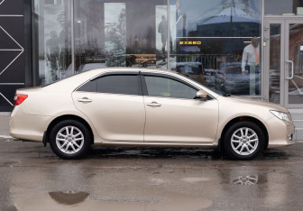 Подержанный автомобиль Toyota Camry Sedan 2012 года (4 фото)