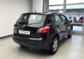 Подержанный автомобиль Nissan Qashqai 2012 года (4 фото)