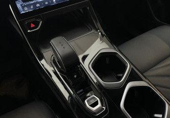 Подержанный автомобиль Geely Atlas 2024 года (13 фото)