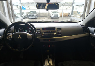 Подержанный автомобиль Mitsubishi Lancer Sedan 2012 года (8 фото)