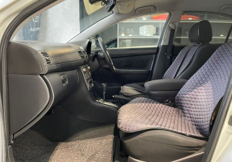 Подержанный автомобиль Toyota Avensis Sedan 2003 года (10 фото)