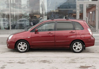 Подержанный автомобиль Suzuki Liana Wagon 2005 года (8 фото)