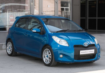 Подержанный автомобиль Toyota Vitz 2009 года (3 фото)