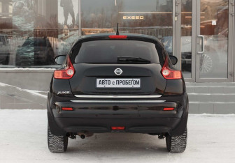 Подержанный автомобиль Nissan Juke 2011 года (6 фото)