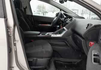 Подержанный автомобиль Peugeot 3008 2012 года (16 фото)