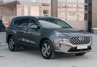 Подержанный автомобиль Hyundai Santa Fe 2021 года (3 фото)