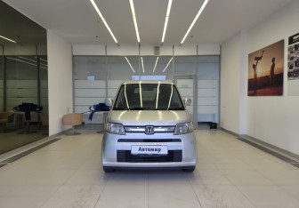 Подержанный автомобиль Honda Zest 2010 года (2 фото)