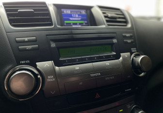 Подержанный автомобиль Toyota Highlander 2013 года (18 фото)